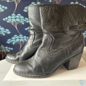 Women’s Frye ankle boots size 8ish